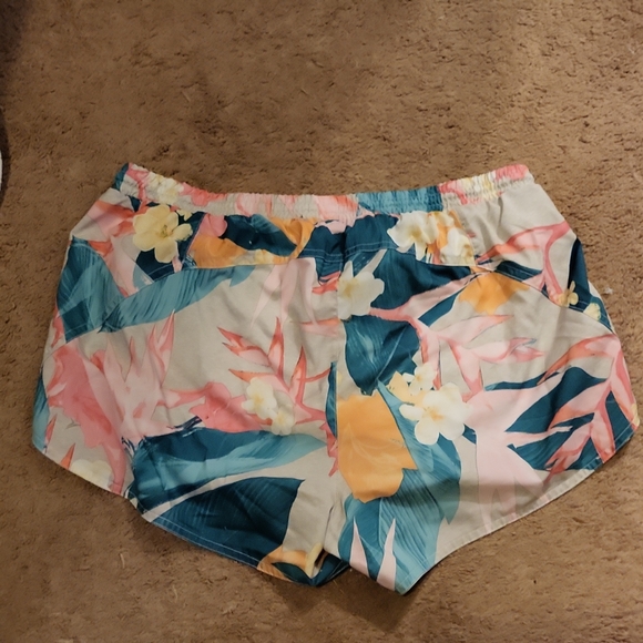 old navy athletic shorts - Picture 2 of 2